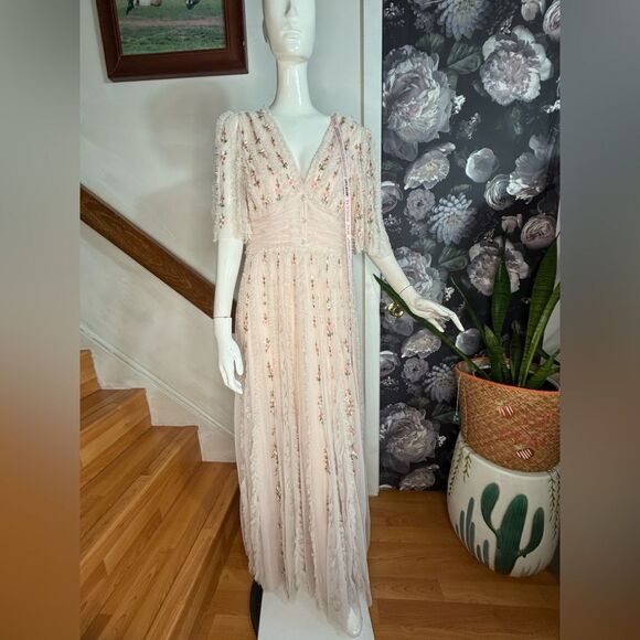 Anthropologie Mac Duggal Short-Sleeve Floral Ruffled
V-Neck Gown / size 12 - Picture 9 of 13